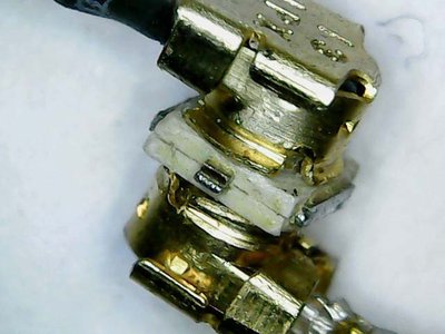 Antenna connector_f.jpg