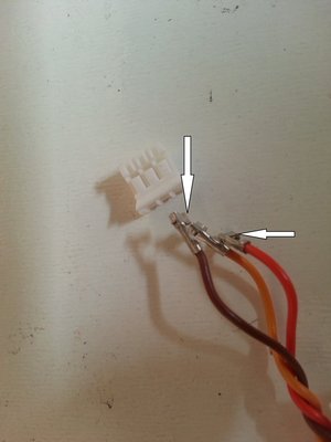 04 Put the three pin plugs directly on to the end of the gimbal wires.jpg