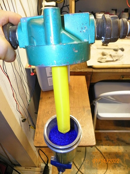 VanAirFilter_SilicaGelBlueBeads_cc.jpg